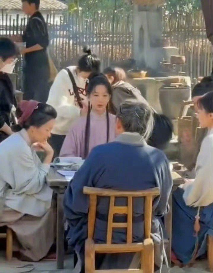 杨紫家业路透，如何？ 