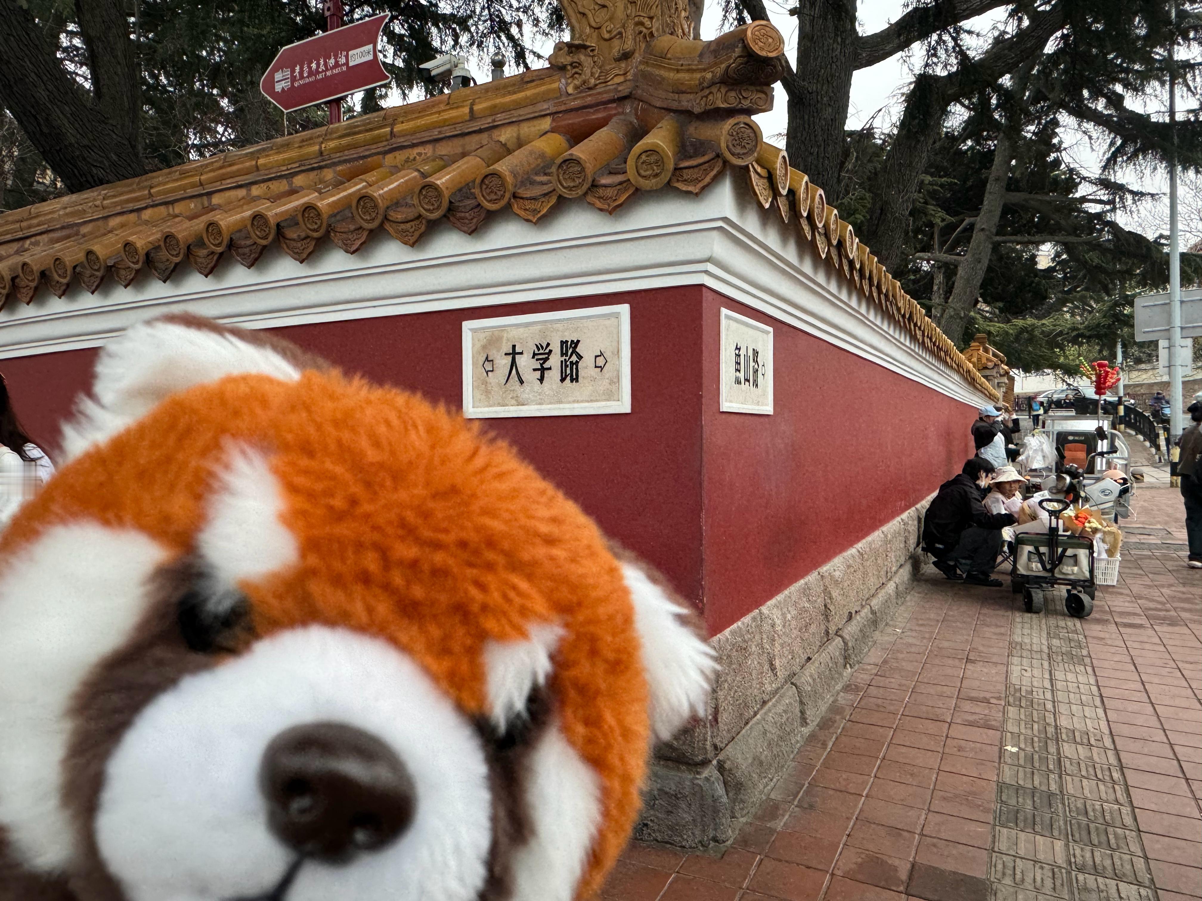 本i人选择到网红墙对面刮刮乐，火速前来传递我的狗屎运[我想开了][我想开了][我