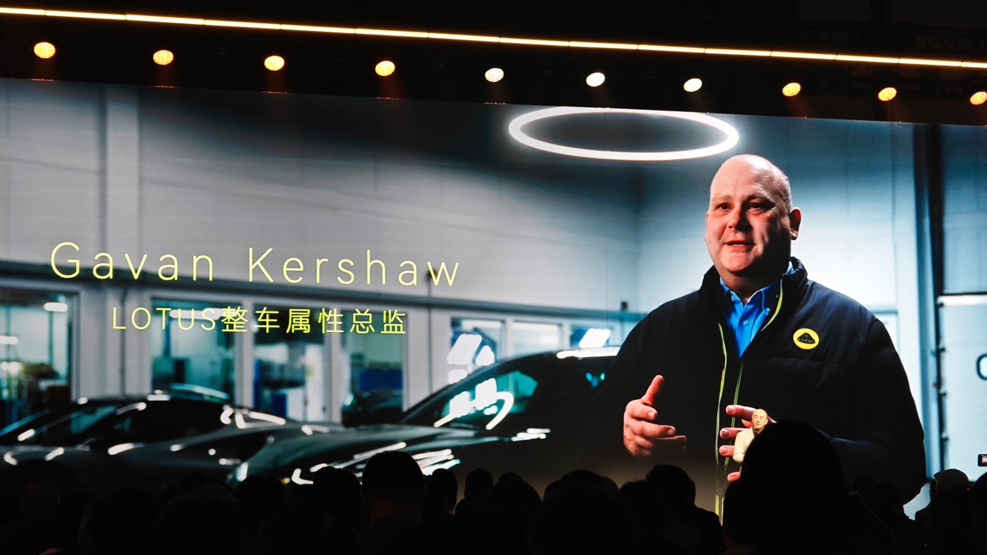 我真的喜欢莲花的发布会，因为它对标谁，直接就报名字。它想说什么，就直接大字报出来