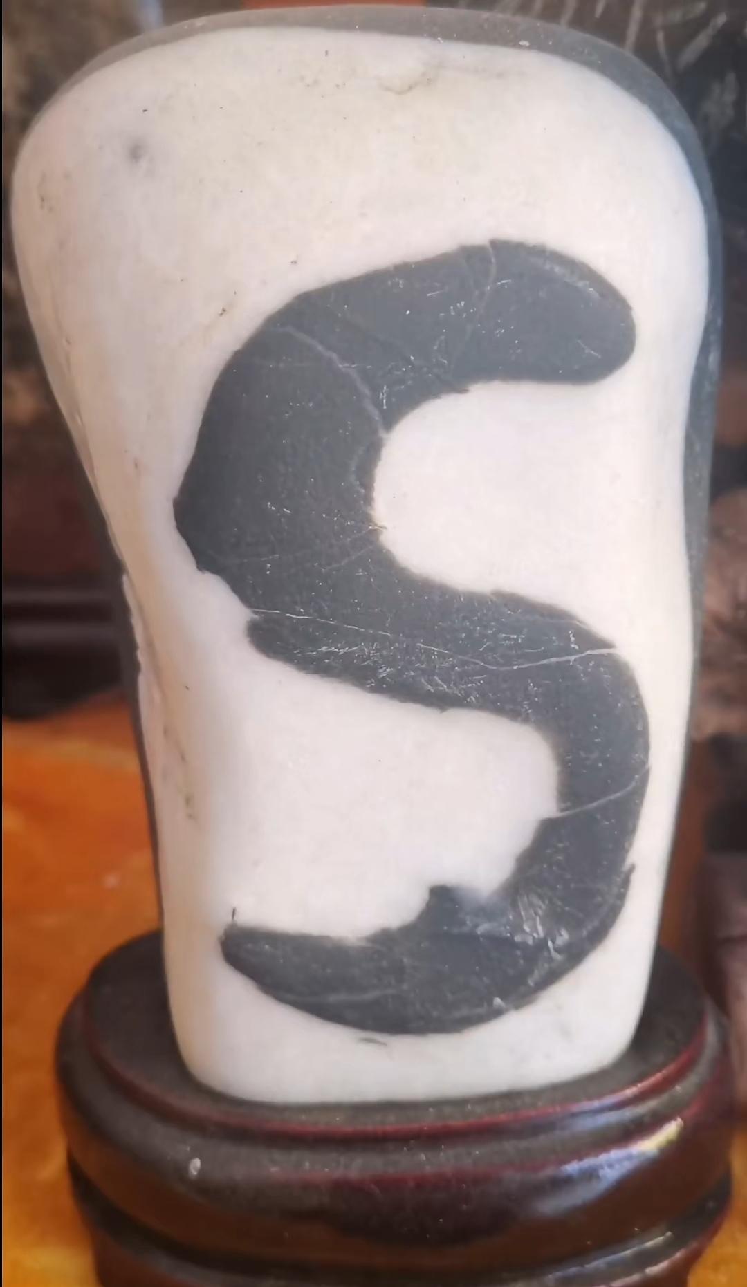 我收藏的石头（8）：长江奇石。
     我一个人多次从重庆经万州过三峡到宜昌三