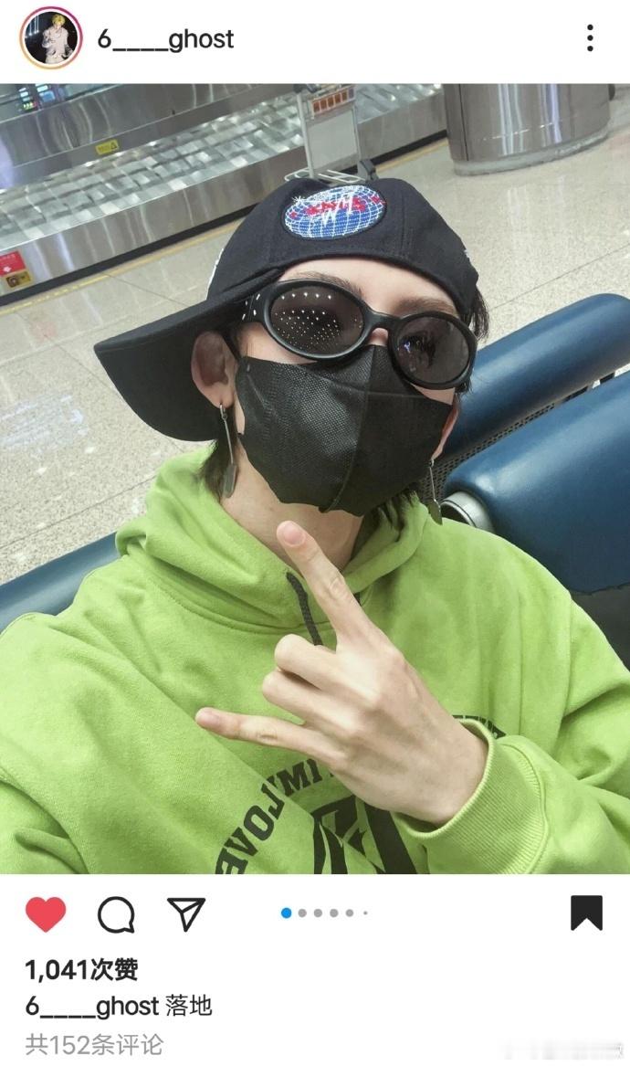 和粉丝落地行程报备，王琳凯ins更新六张自拍🤳，墨镜🕶帽子绿色卫衣，酷帅穿搭