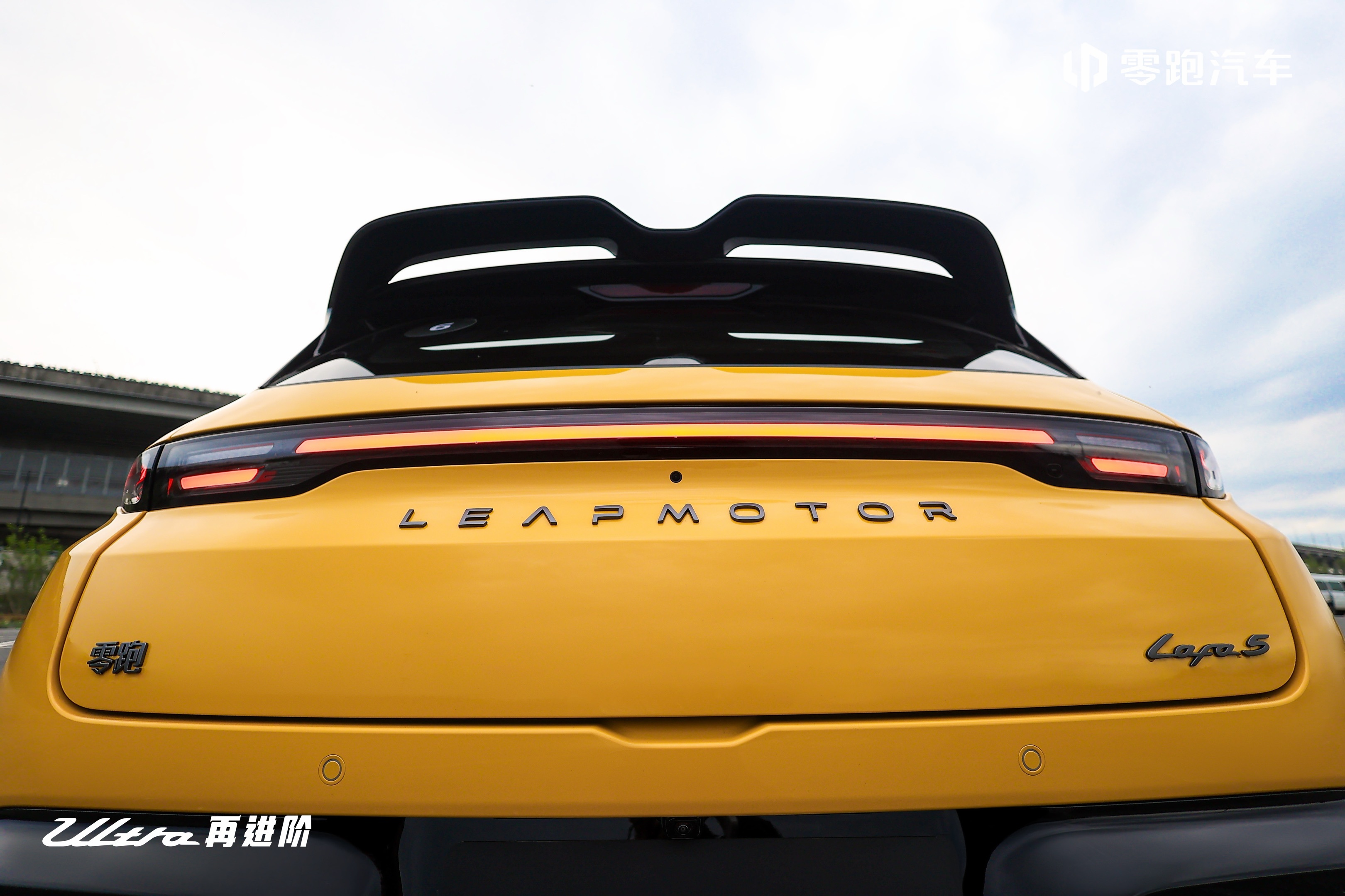 零跑Lafa5Ultra 颜值、质感全面进阶低趴姿态尽显性能气场极简设计处处彰显