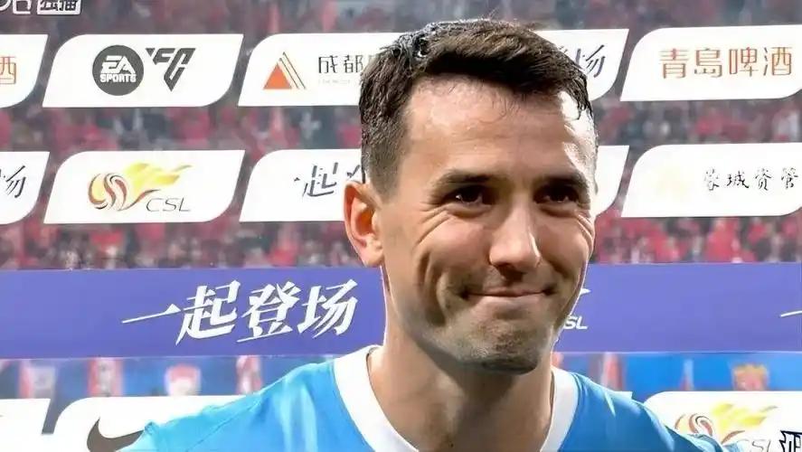 这事儿真挺戳人的。周定洋这待遇，放在整个中超都少见。
说白了，足球场上混到最后，