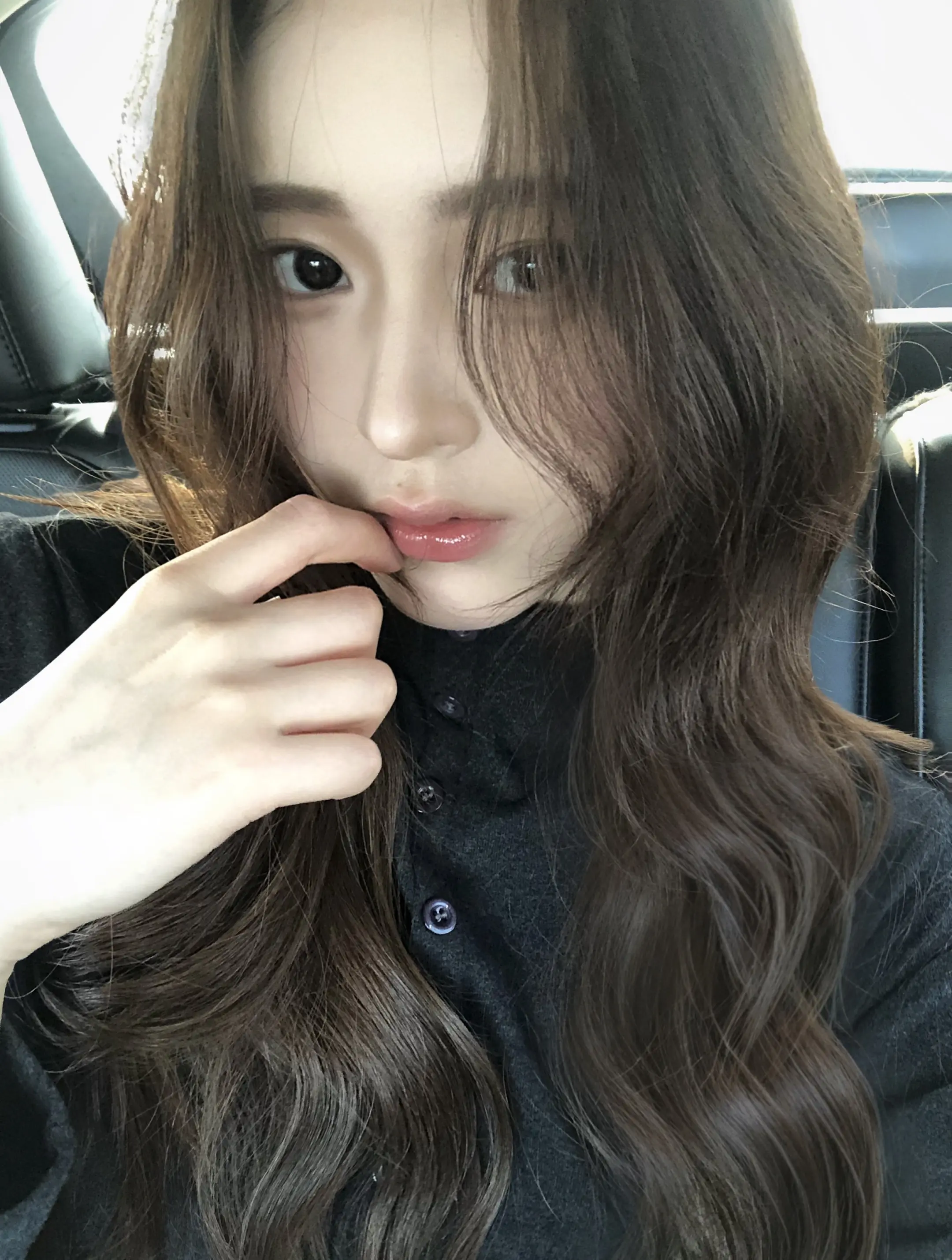 喜欢这个发色。好像冷色调更好看一点呢＾🎀＾