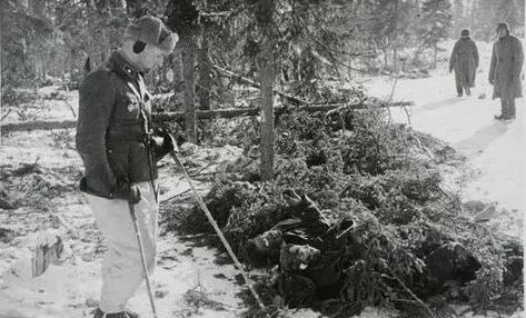 1939年12月，苏军在卡累利阿地峡发现了一批芬军留下的物资，打开一个木箱，看到