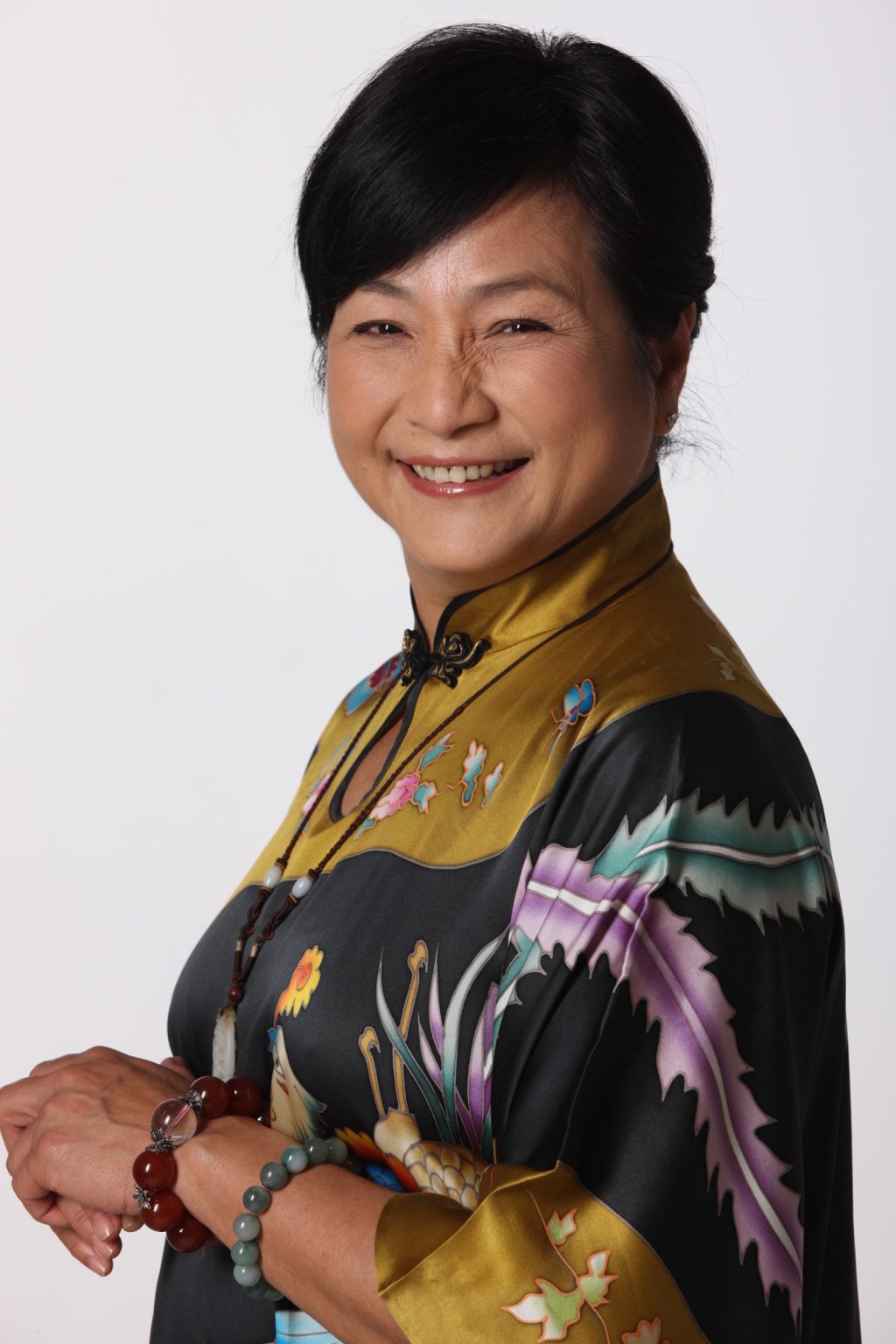 #郑佩佩去世# 一位非常令人尊敬的前辈艺人，拍戏敬业自不必说，她在综艺节目中表现