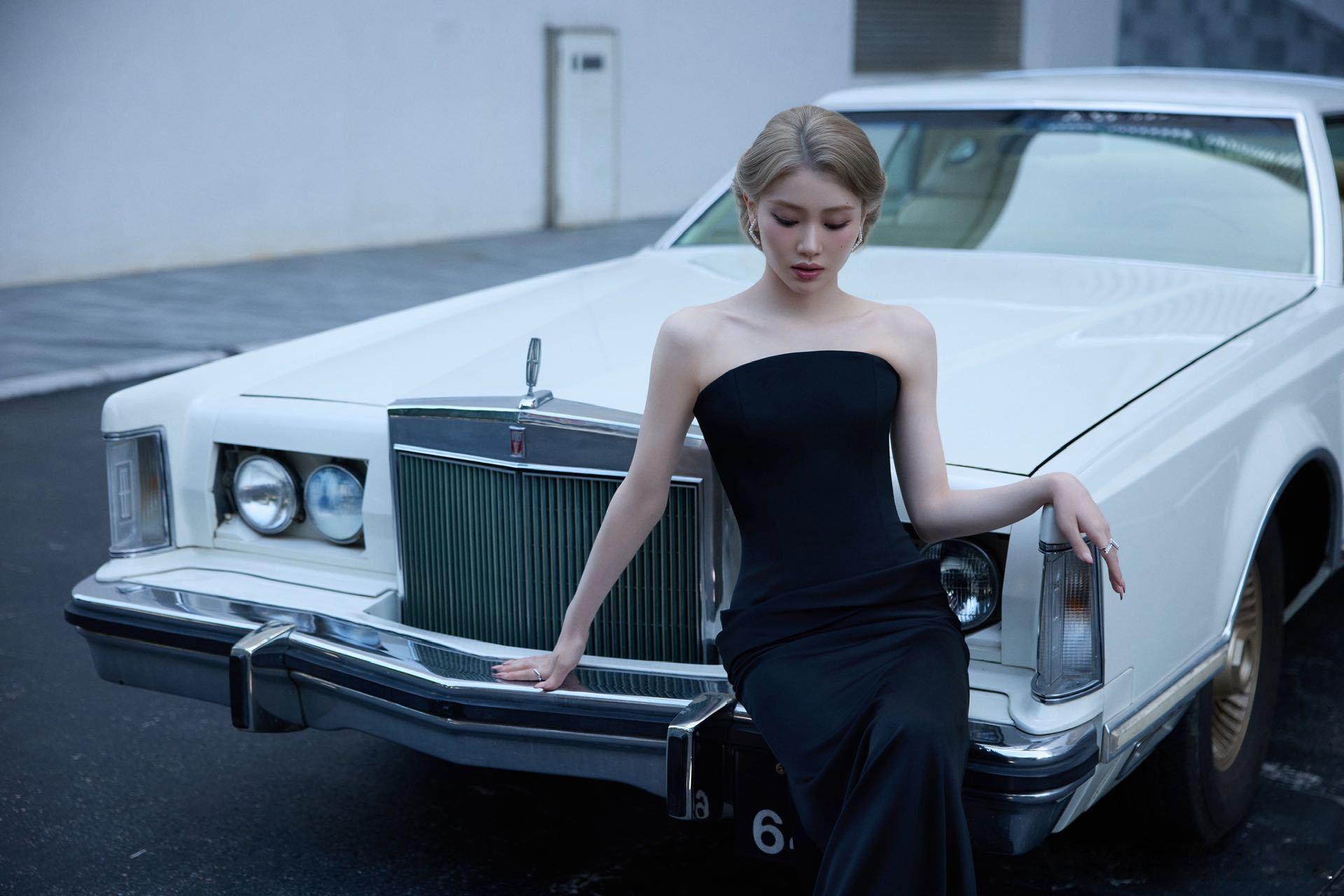 沈小婷复古千金 谁懂啊家人们！沈小婷这套黑色礼裙look简直是从老电影里出逃的复