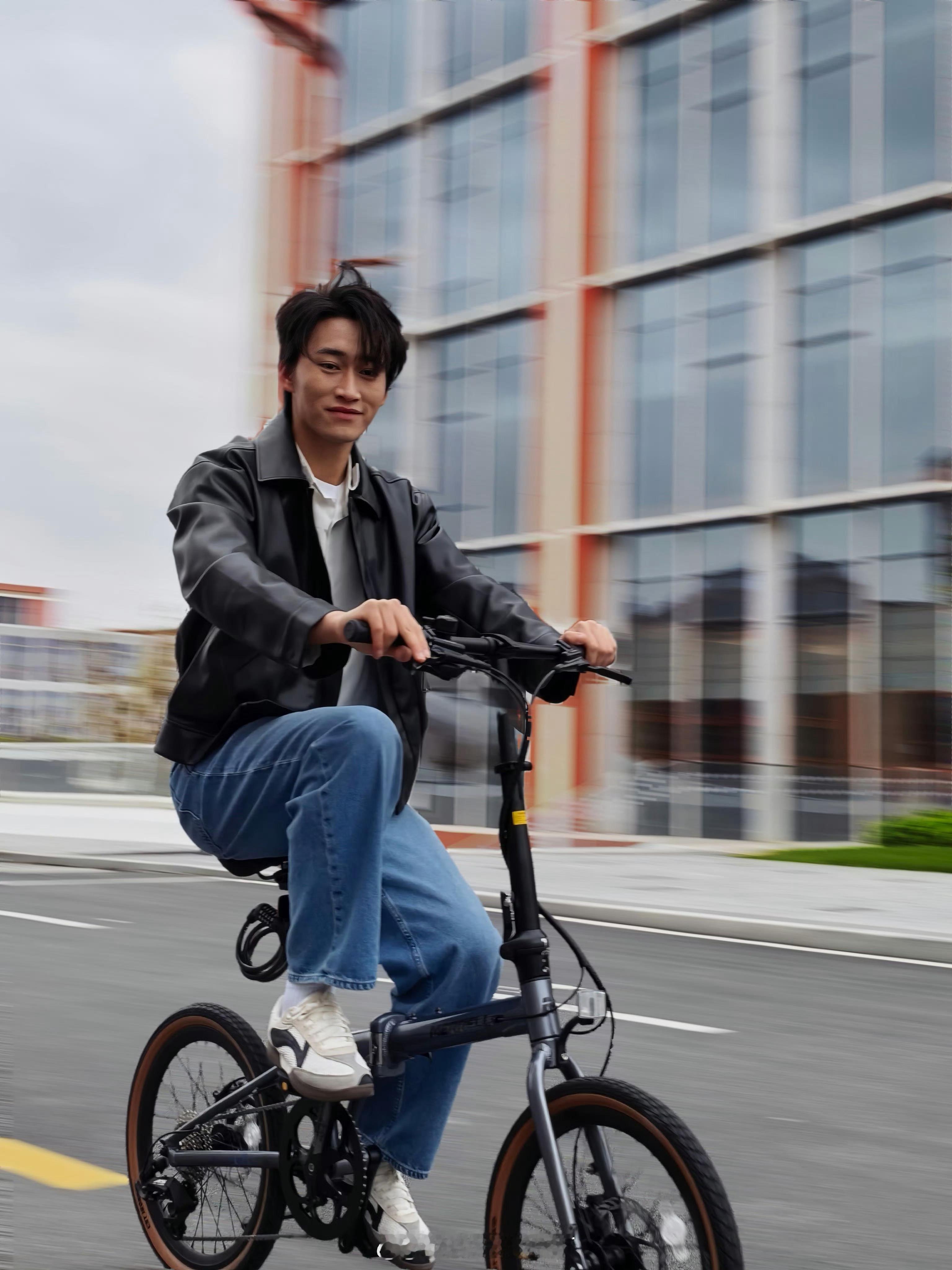 早鸭！都在抢Mate80系列呢吧，来看看华为Mate80 Pro Max的样张，