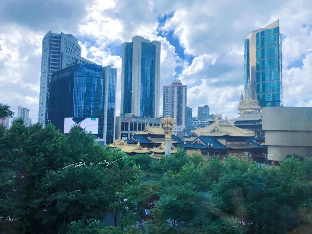 中国最值钱的寺庙，占据一线城市黄金位置，任何开发商都拆不起？

说起寺庙，大家印
