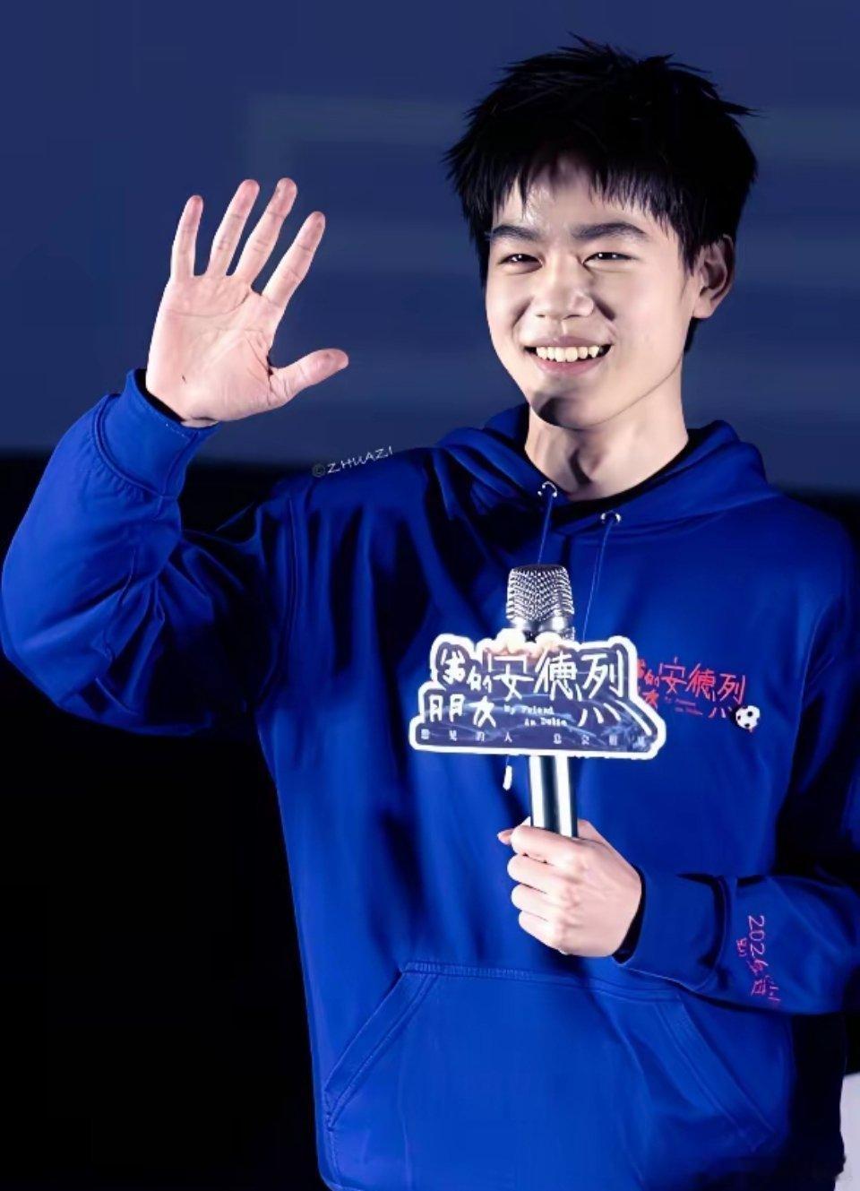 “长大了就是张若昀”，弟弟真的好帅韩昊霖等比例长大了16岁目测有175了也是浓颜