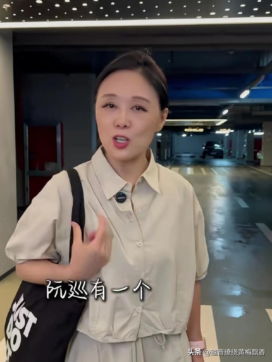 有人问吴琼:“结婚20年了，还会吵架吗？”吴琼说:“架还是会吵的，但是阮巡有一个