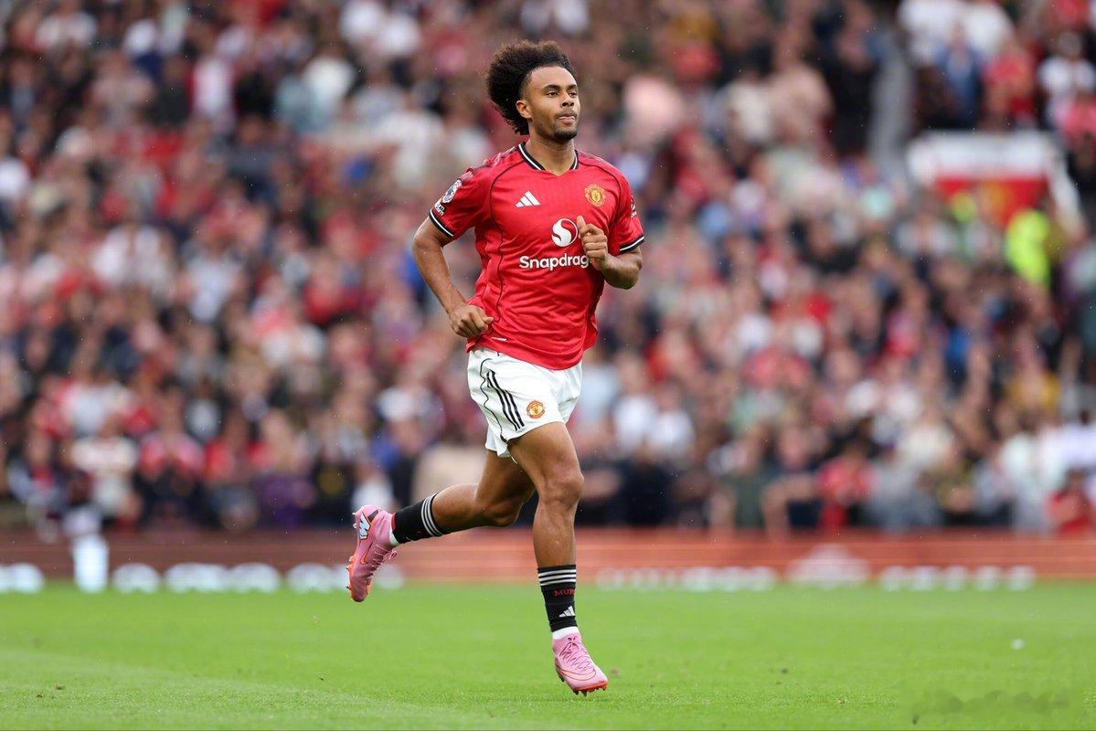 【加强锋线】《米兰体育报》：罗马冬窗将加强锋线力量，与曼联谈判先租后买齐尔克泽的