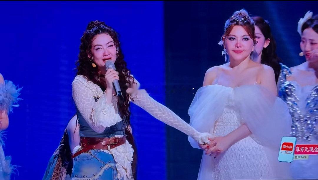 乌兰图雅鼻子都哭红了乌兰图雅要碎了者来女淘汰我哭真的要碎了 