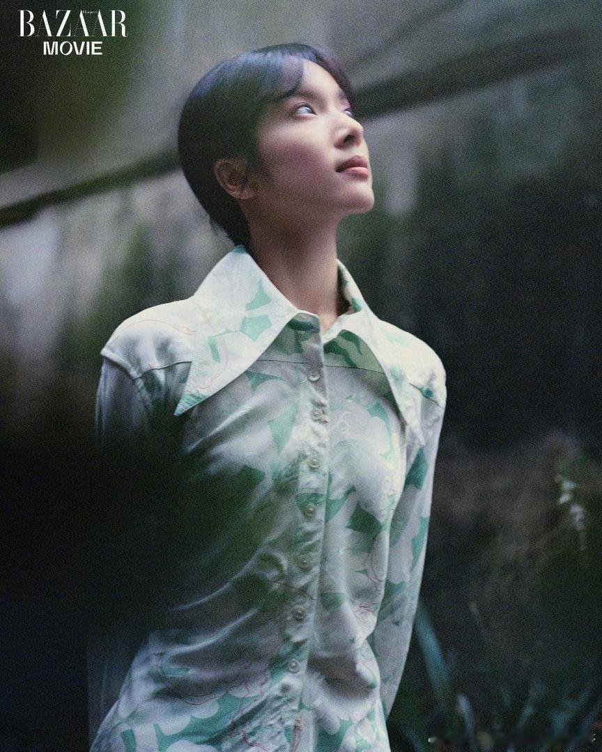 李思潼首本杂志「芭莎电影」电子刊封面大片，看看拍的怎么样 