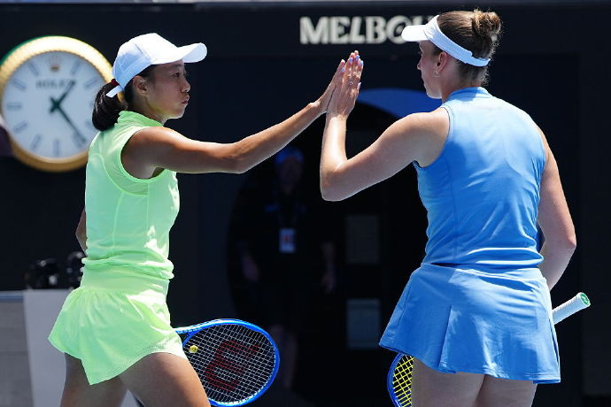 张帅组合澳网女双夺冠张帅第三次夺得女双大满贯 澳网2026 女双决赛，4号种子张