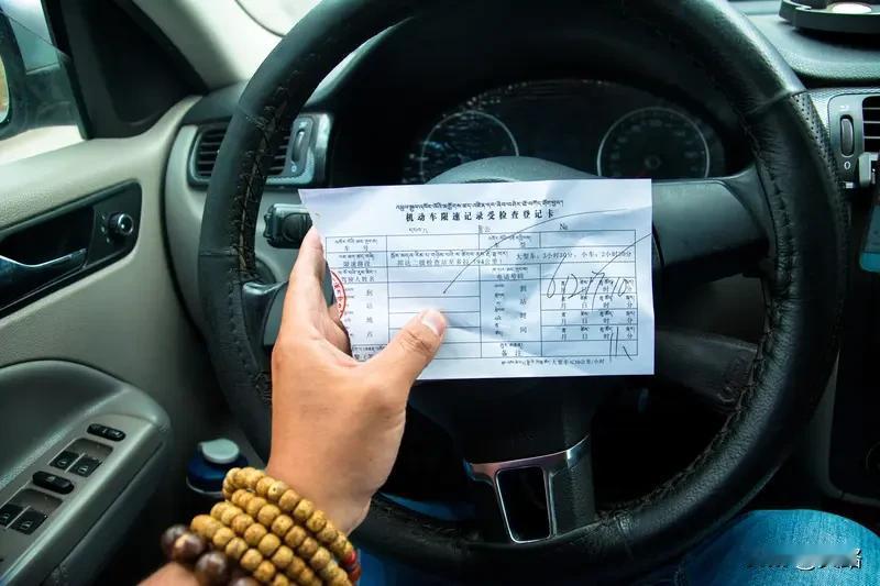 驾校收取学员燃油费，这事儿我觉得相当不合理。从法律层面讲，驾照考试费用本就涵盖各