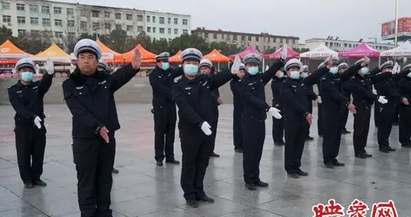 河南联播 新蔡县公安局交警大队积极开展晨练夜学活动