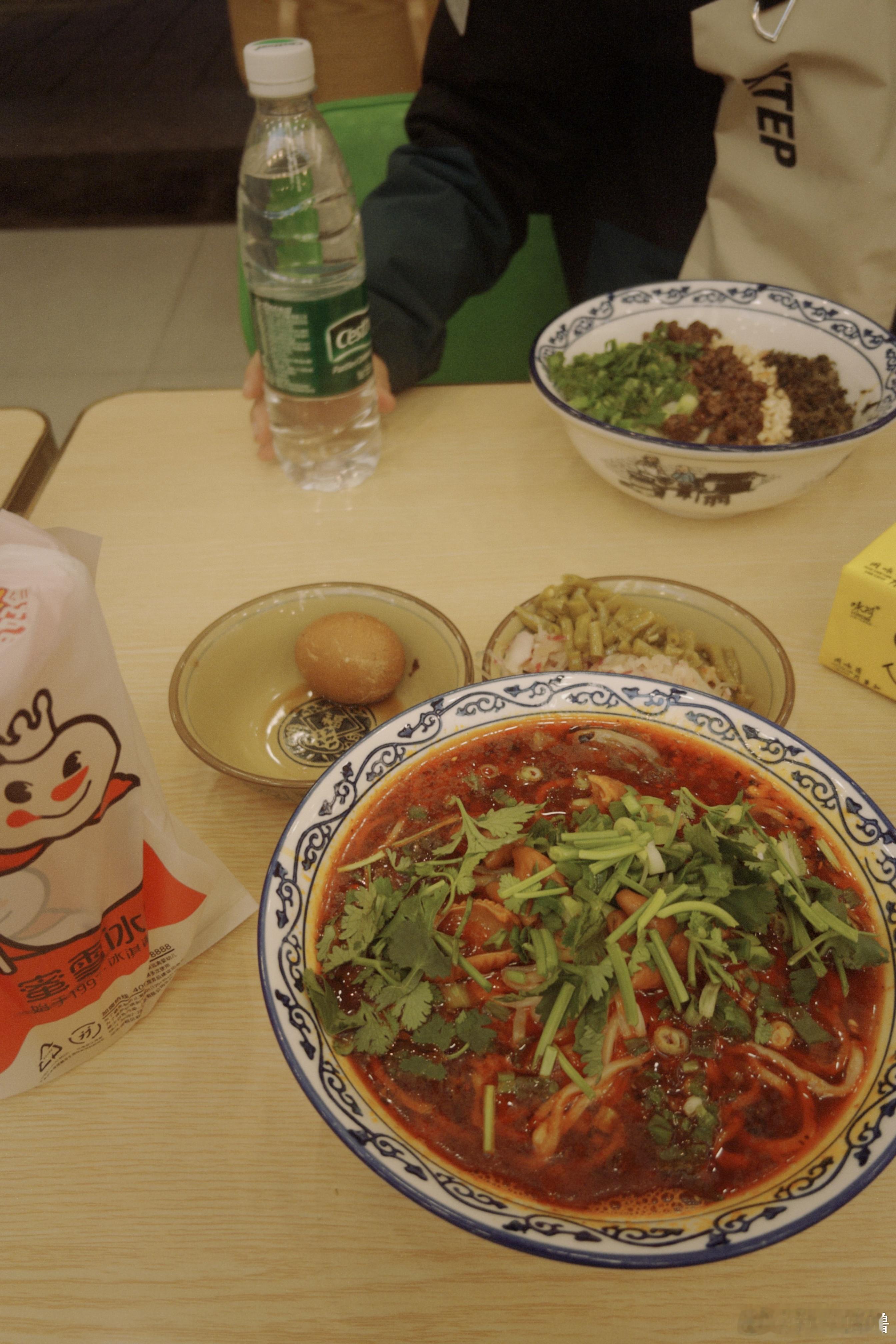 每日一餐分享今日晚餐👇碳水快乐：肥肠面+干绍面 不可辜负的美食