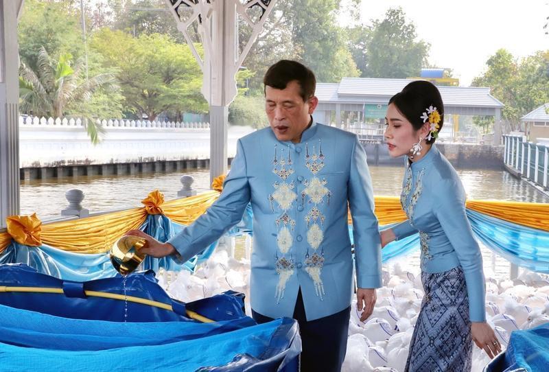 快讯！快讯！
 
泰国王室突然宣布了王后苏提达在11月赴北京亮相的行程。
 
她