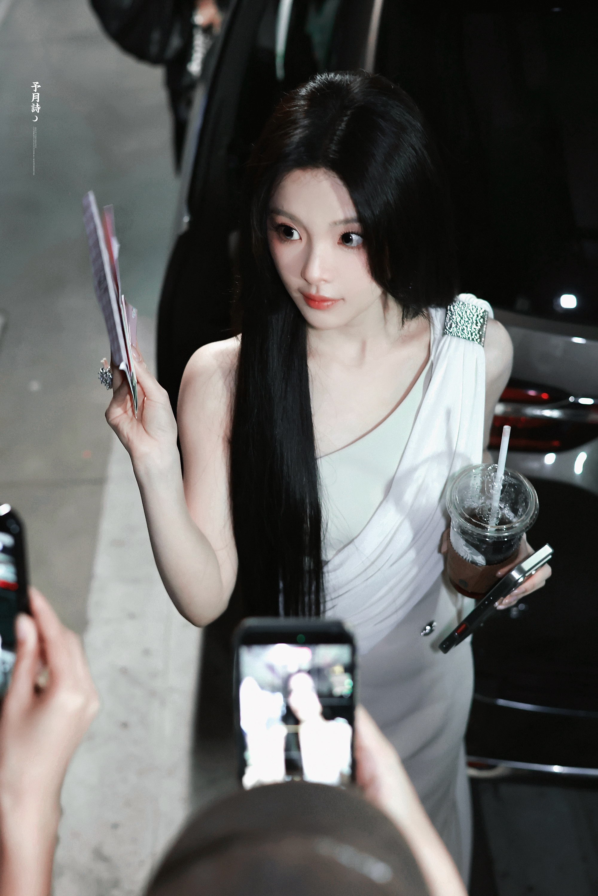 杨超越 ycy杨超越扑面而来的香味 ycy杨超越心动的信号 “定睛的那一刻 却刚