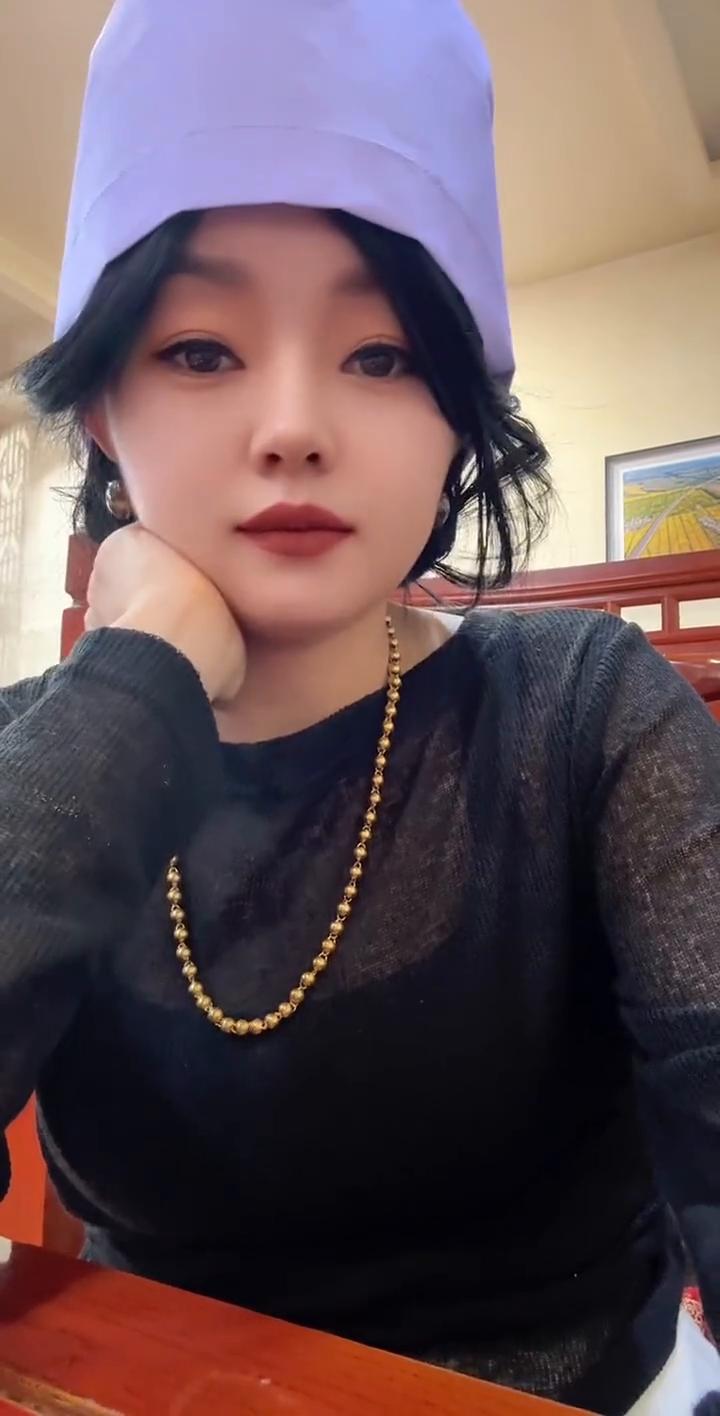 尊敬的旅客您好，由二零二五开往幸福方向的二零二六次列车即将开始检票。本次列车途经