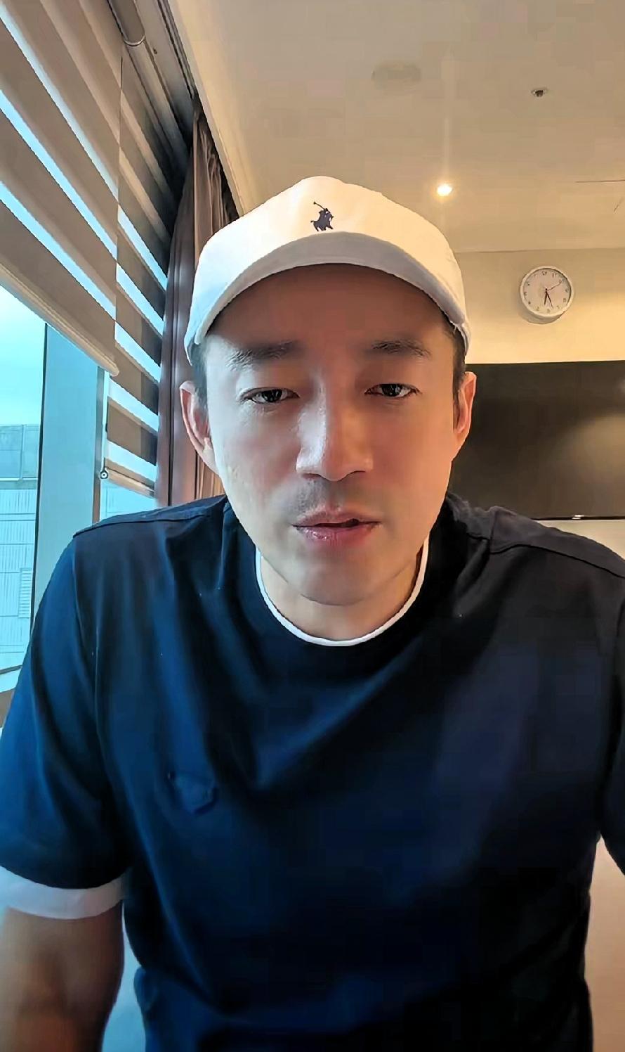 刚生娃，她助夫直播，冲榜一。
小菲直播，日夜工作，压力不少，大家知道。
筱梅生产