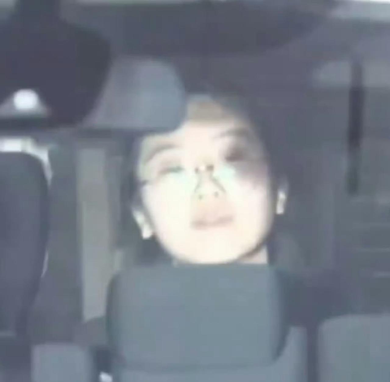 据说这位20岁出头的韩国女学生，用大铁锤连锤八个日本学生！我去，这么猛吗？看着她