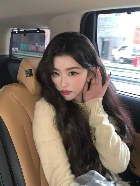 孔雪儿在孟佳面前跳missA的歌孔雪儿孟佳之前都是jyp的 孔雪儿在孟佳面前跳她