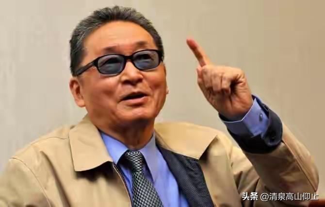 李敖不愧为真大师！

他曾经点评过马英九，长着一副笑嘻嘻的好面孔，当演员可以，可