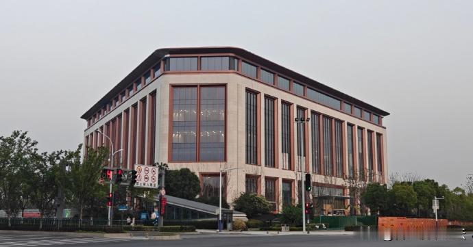 华为安徽总部
建的跟效果图真的没啥区别，只是跟深圳总部风格和大小有点迥异。
