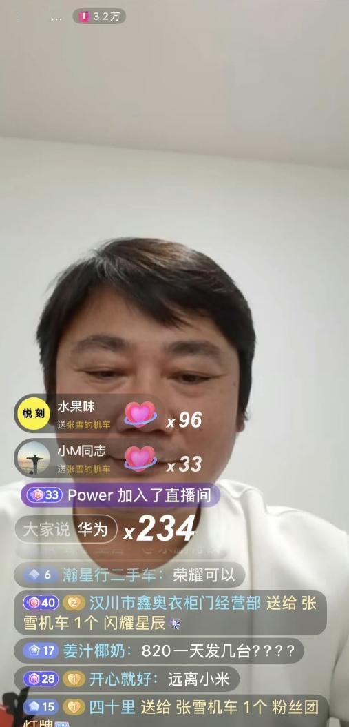 张雪机车宣布要和荣耀手机合作，我觉得意义不只是“跨界联名”这么简单。张雪机车刚在