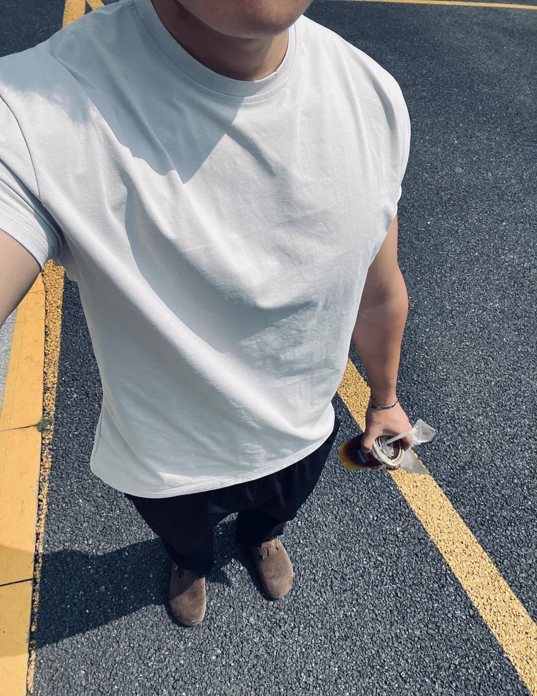 Ootd
上班拿铁下班撸铁 健身日常 日常通勤 美式 晒太阳喝咖啡 健身不如见人