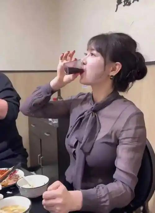 为什么男人事业有成后必定要衣锦还乡？你开宝马奔驰超跑，在大城市没几个人认识你，当