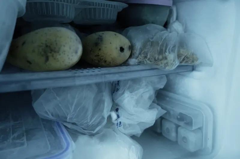 必须支持对食品安全违法行为予以严惩！食品安全与我们的健康紧密相连，容不得丝毫懈怠
