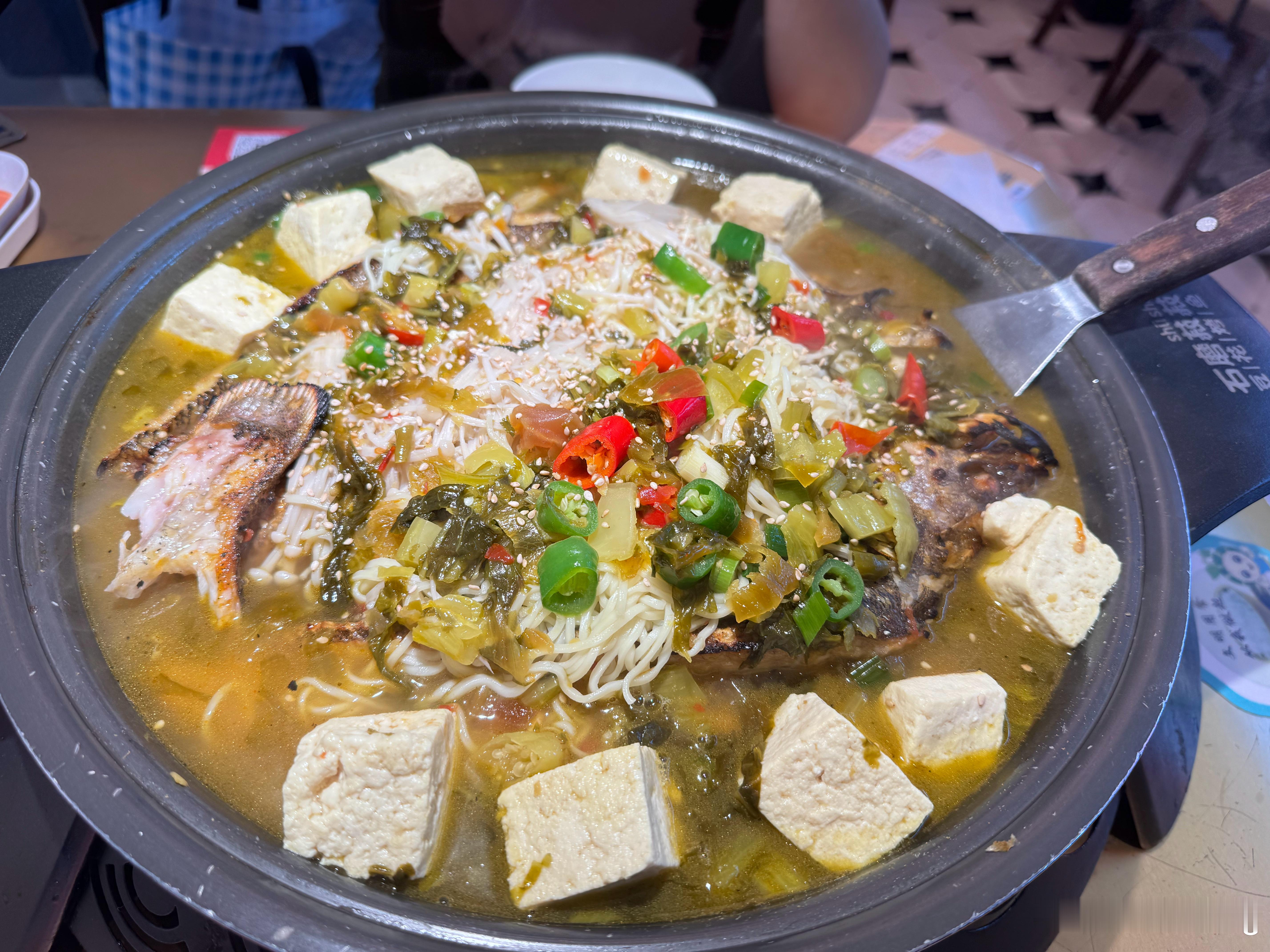 日常[超话] 😋好吃的烤鱼～加上泡面一绝，也不知道是哪个天才发明的吃法 ​​​