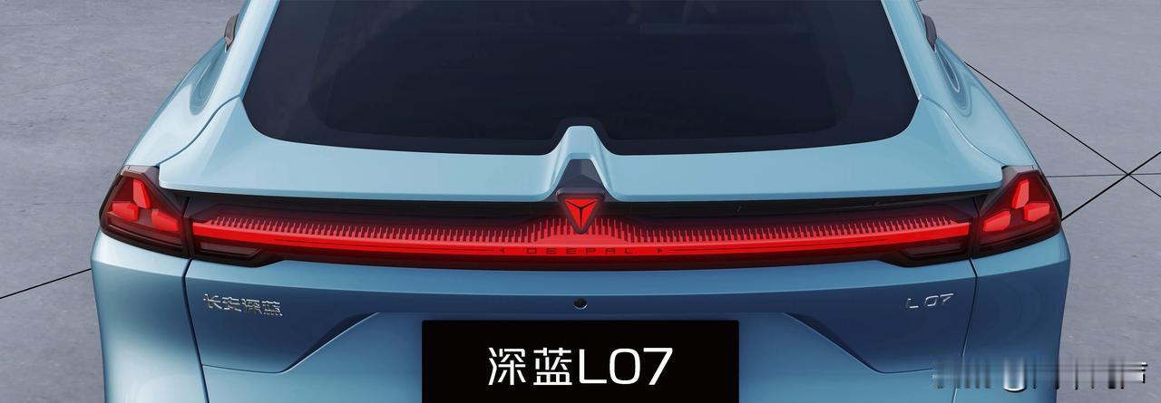 #20万内首搭华为乾崑智驾轿车#深蓝L07 的贯穿式尾灯设计堪称精妙绝伦，其意义