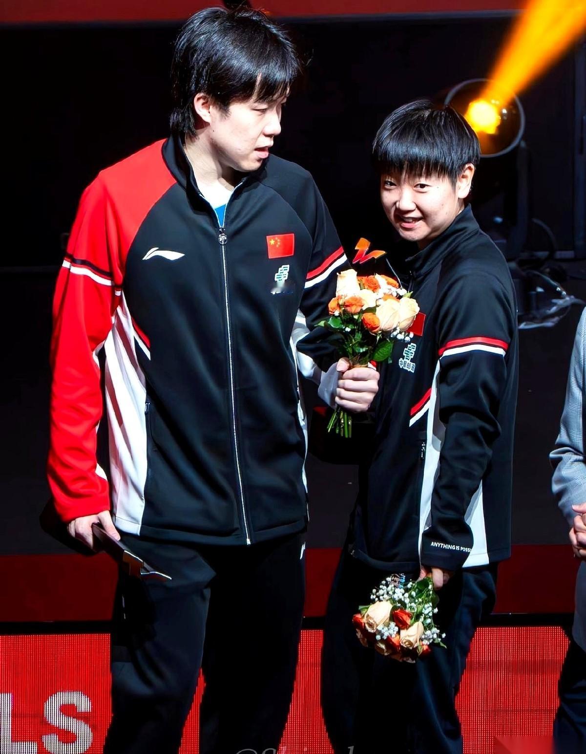 他退赛，不是他不行了。
是他搭档快不行了，他得让她停下来。
这事儿得从头说。
她