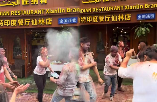 南京这事干得太解气了，必须点赞！6月12日，南京仙林街头简直乱了套。一群长住中国