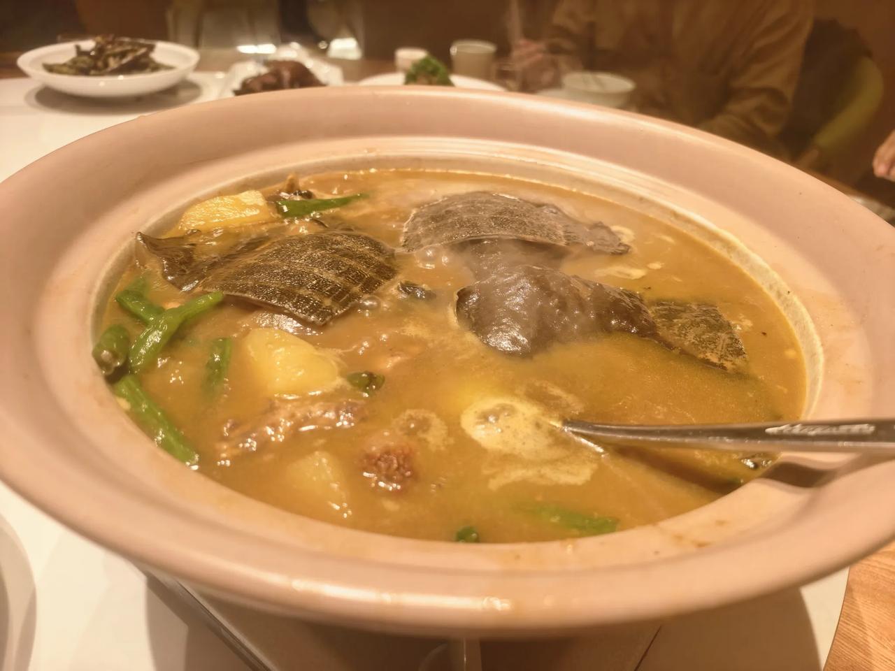 回成都后品美食的场面有开始了。接连不断的微信电话…今天徒弟小唐专门为我回国接风，