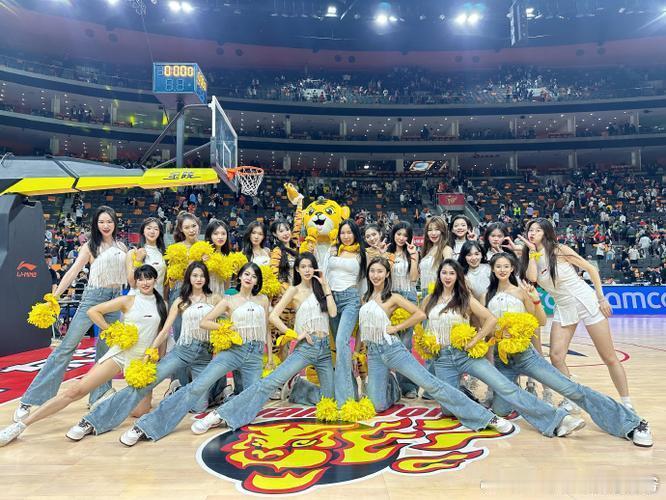 北京德比跟广东山西，大周末的好戏都挤在一起这哪说理去。夜里还有无法让人拒绝哪怕明