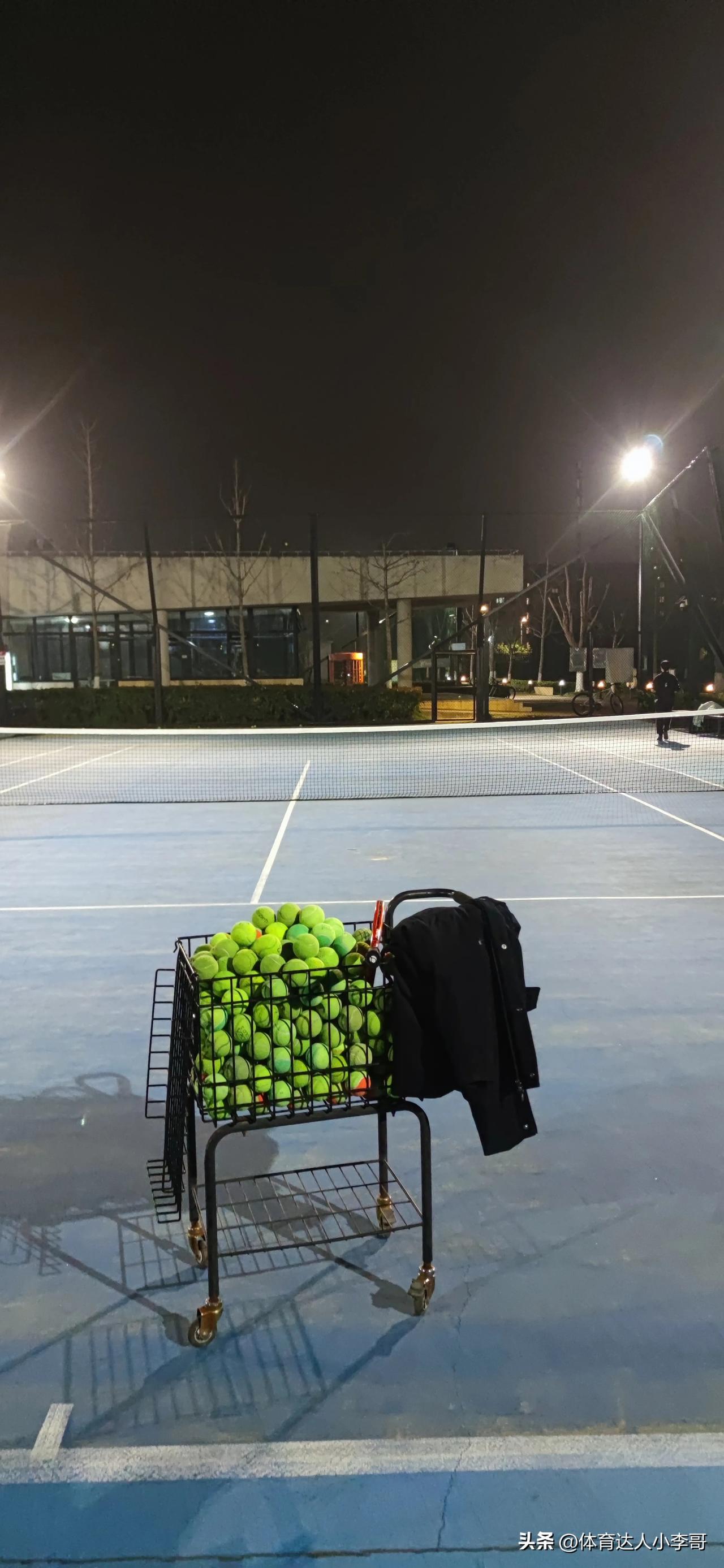 我很庆幸我还能保持一个不错的身材，我今年39岁，头发没有谢顶，肌肉也没有萎缩，睡