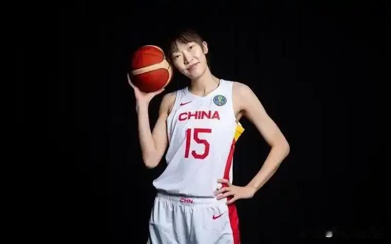 重回海外？在今年夏天进行的女篮亚洲杯上，中国女篮在半决赛中不敌老对手日本女篮，最