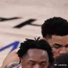 NBA总决赛继续进行，纽约尼克斯队逆转赢球拿到赛点。布伦森得到36分，阿奴诺比得