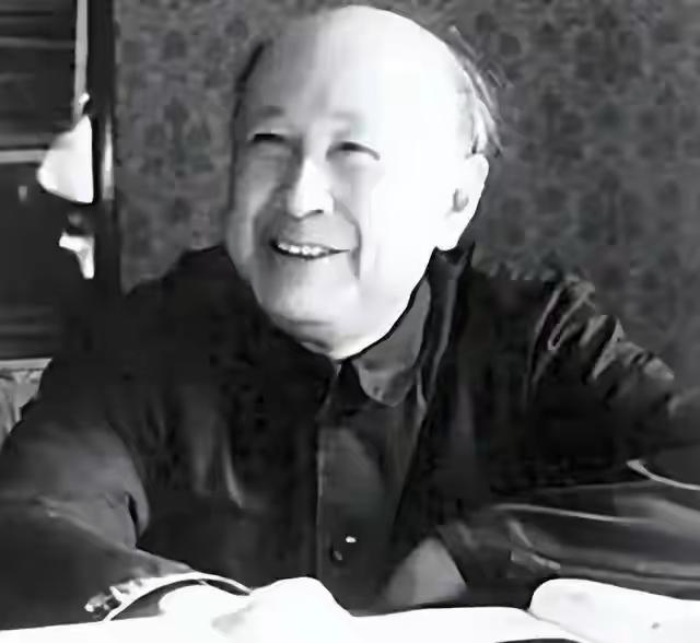 1955年钱学森回国提出见两人被拒陈赓得知后急飞哈尔滨：他是自己人

钱学森踏上