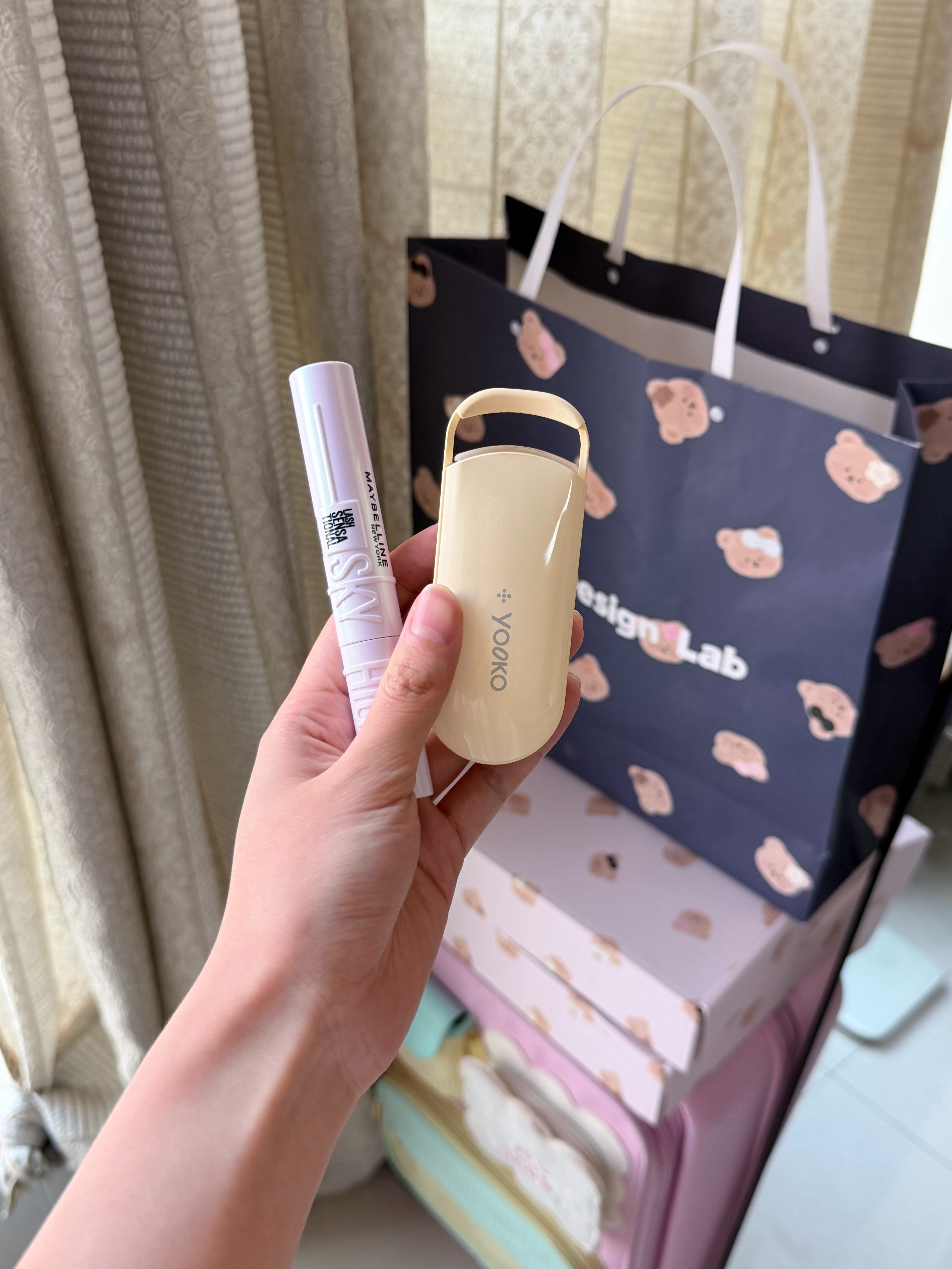 哇哇哇Yooko好用！和美宝莲这个睫毛膏一起用！很久没化妆手比较抖。右眼有点苍蝇