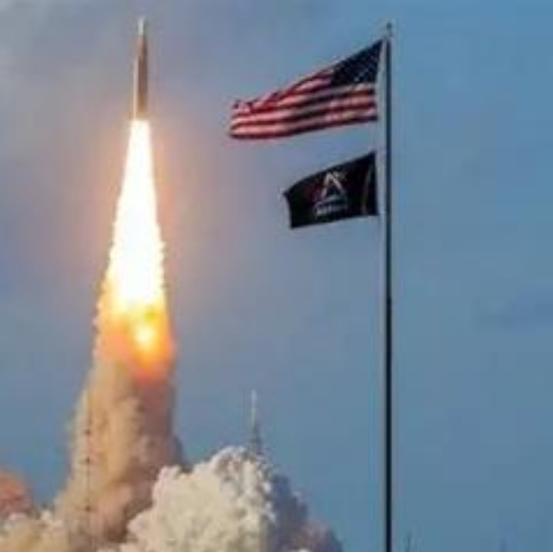 据国家报报道，奥赖恩号飞船在驶向月球的30小时后，四名乘员竟在太空中公开承认内心