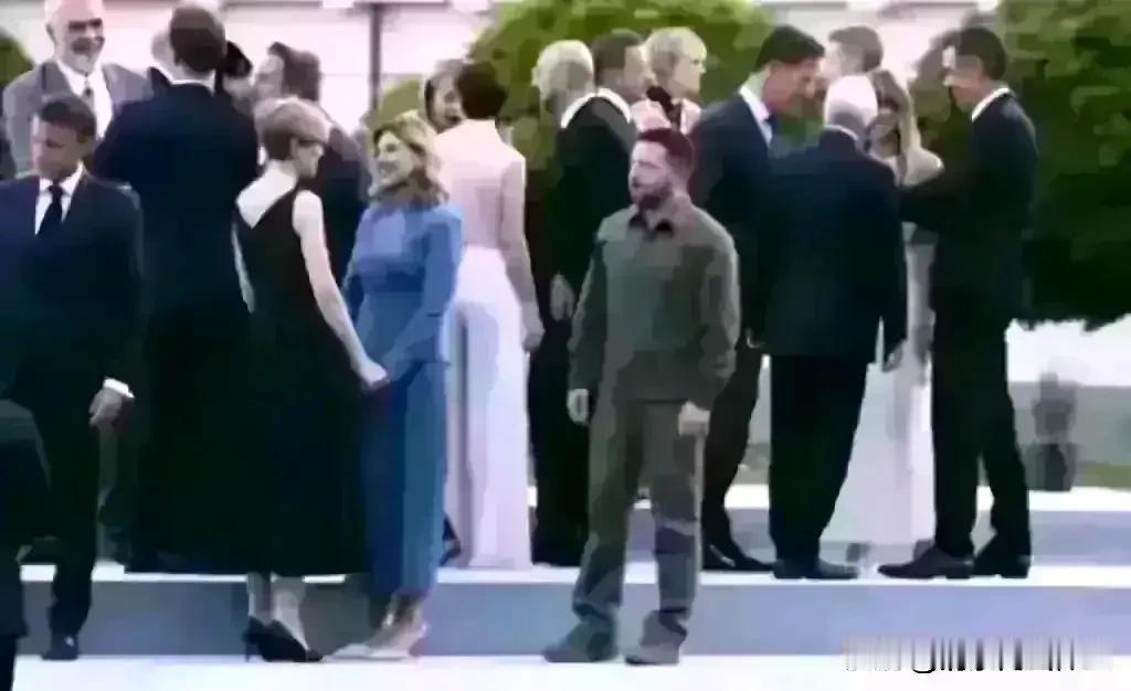 捷克透露：援乌国家减半！

这是捷克总统帕维尔公布的，作为前北约最高武官，相比他
