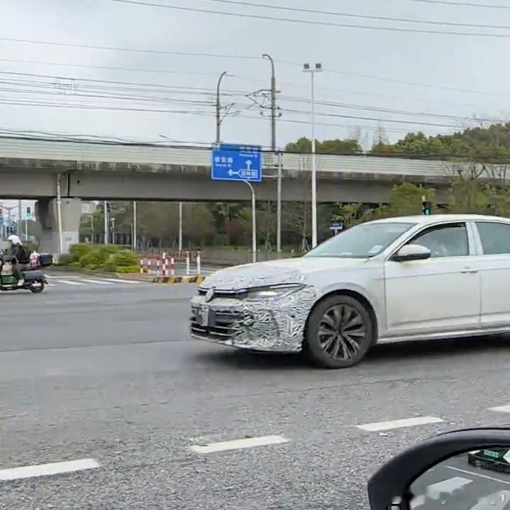 现款帕萨特中改曝光？！[doge]看样子是在在售帕萨特的基础上换了一个凌渡（Pa