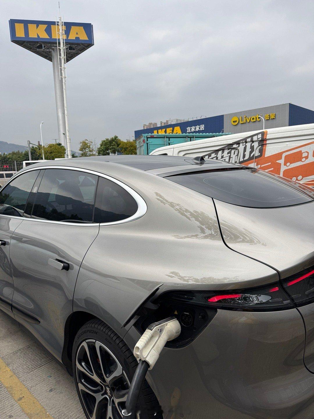 一大早一路狂飙杀到福州的宜家，昨晚没充满电，到了福州只剩下7%了，还好商场边上就