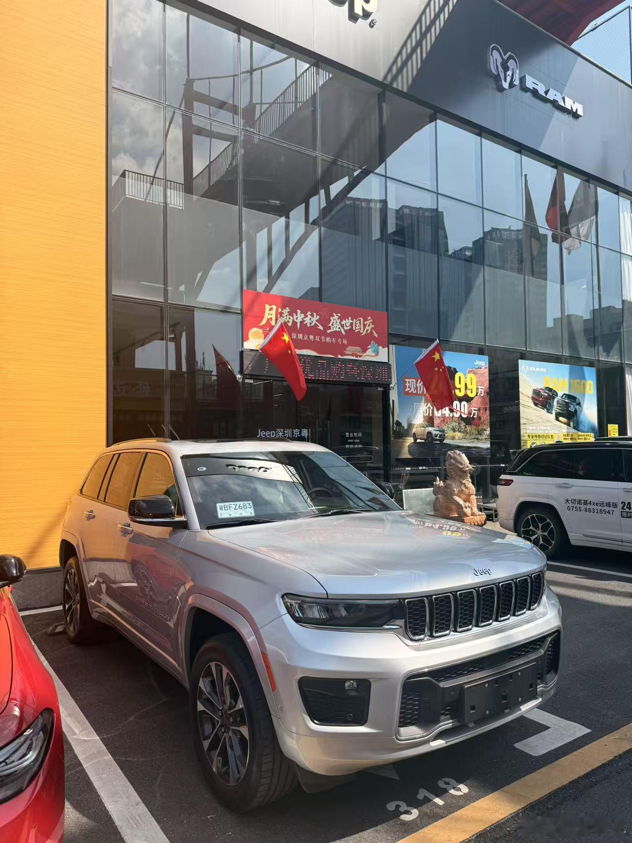 独特有韵味的豪华车——深圳老哥Jeep大切诺基混动提车小记这位老哥和我认识很久了